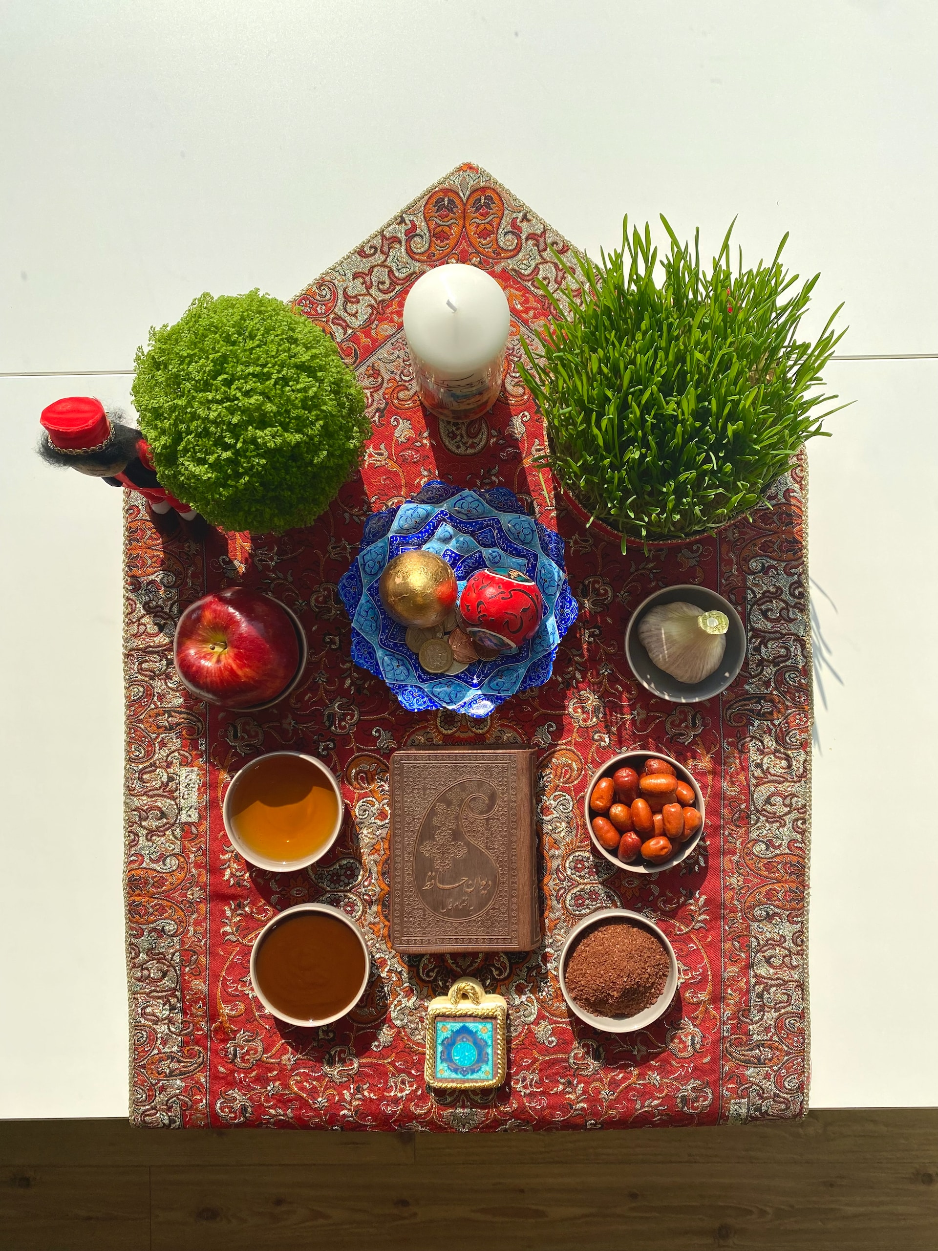 Image of a traditional Haft Seen display by Pouya Jabbarisani on Unsplash.